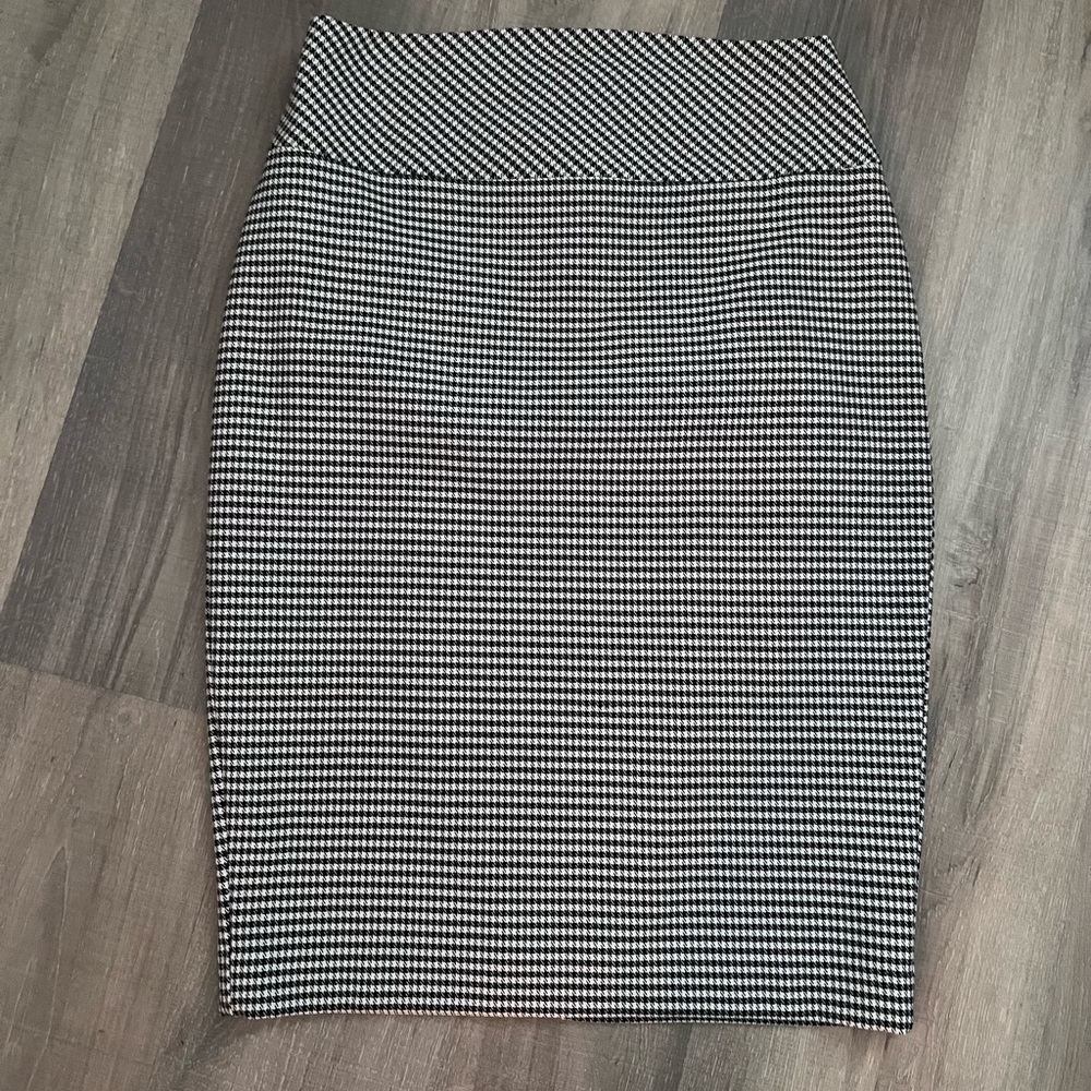 Houndstooth skirt